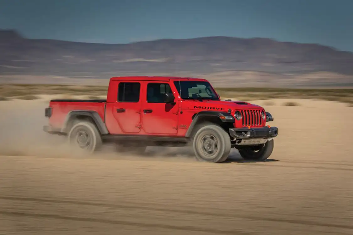 The 3.6L Pentastar produces an impressive 280 hp and 260 lb-ft of torque